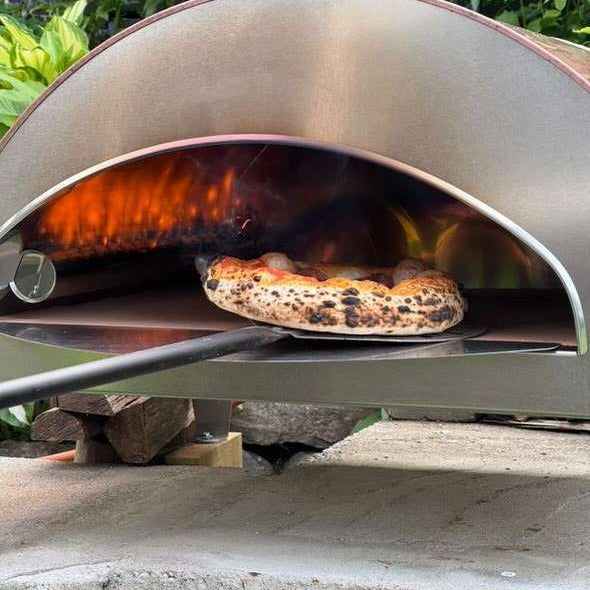 Forno Pizza Party Ispirazione Grande antieke koper, detail van de openingrand en het bakoppervlak met biscotto-afwerking, 60x70cm
