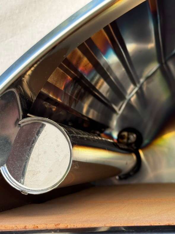 Detail of the red automatic power button for the large Pizza Party Inspirazione Grande oven