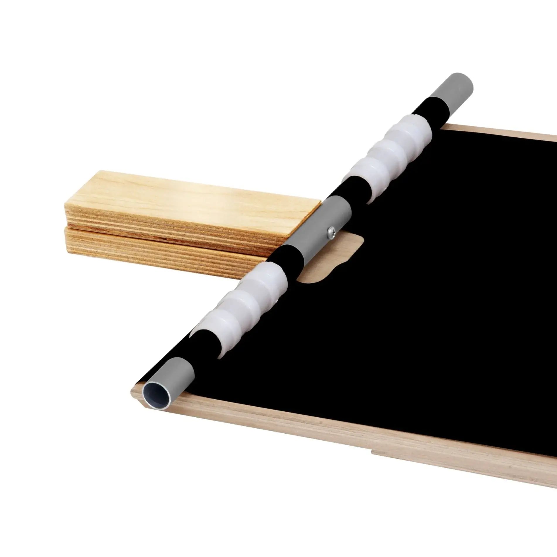 Detalle de mango ergonómico de madera de abedul para pala de pizza Vesuvius artesanal