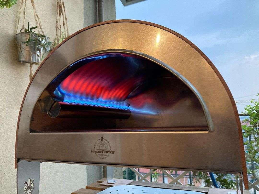 Ardore Pizza Party gasoven – detail van de 3 cm dikke vuurvast biscuit-bakplaat