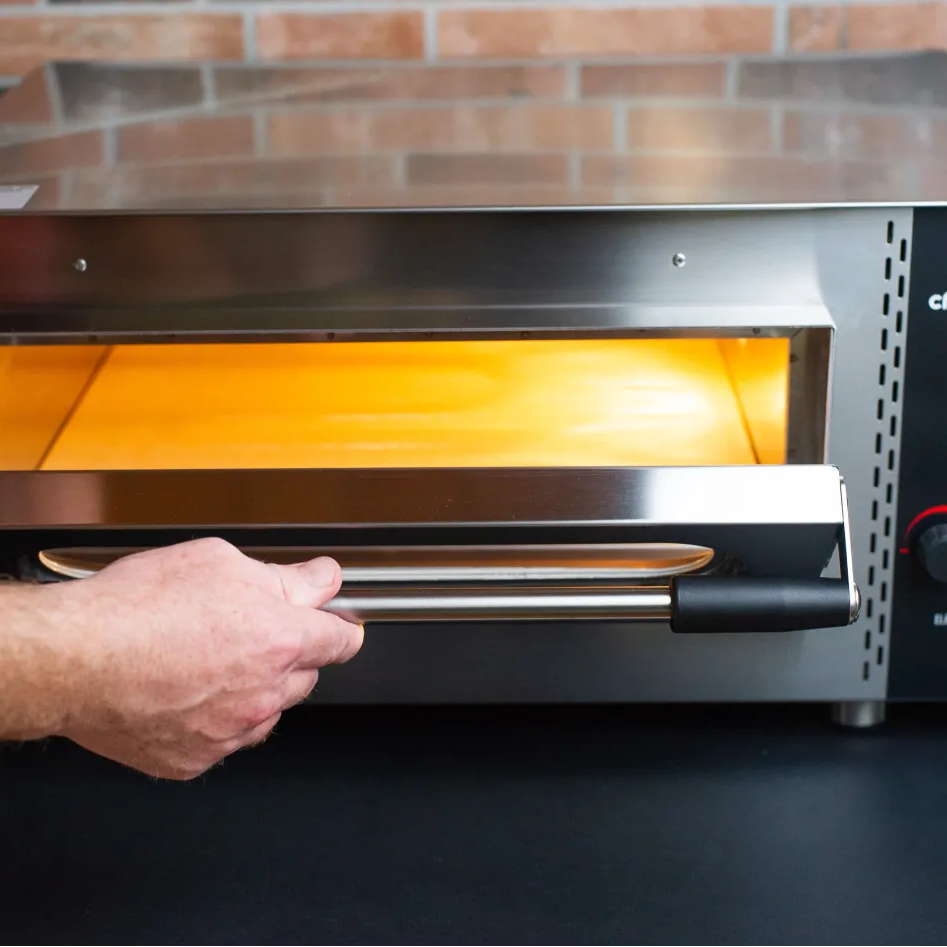 Forno pizza CF62E – camera interna con pietra refrattaria in cordierite inclusa
