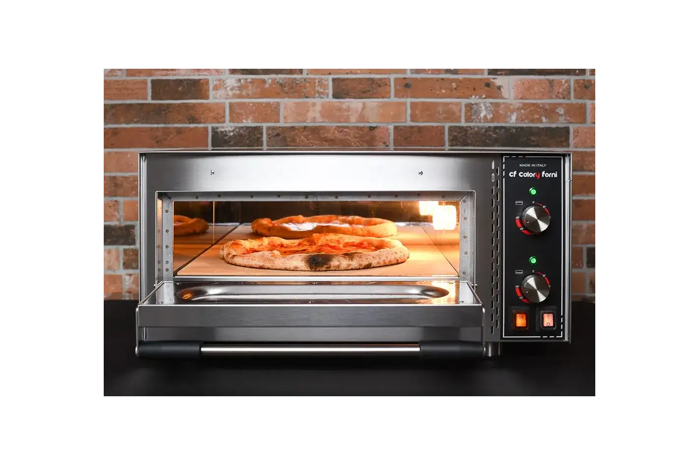 Calory CF62M PRO – Napolitaanse pizza die wordt gebakken in de mechanische oven bij 480°C