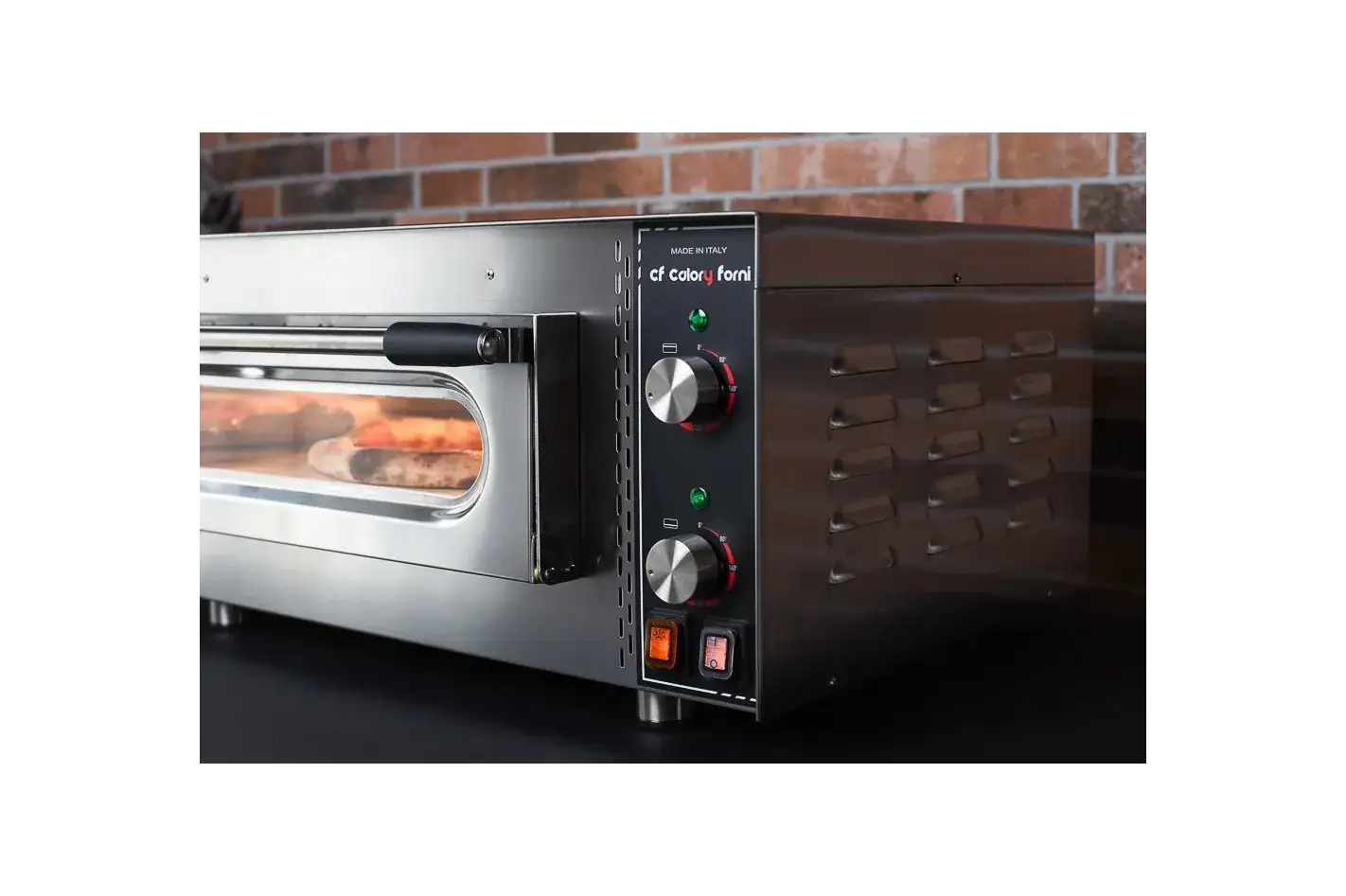 Calory CF62M PRO – Schuine weergave van de mechanische elektrische pizzoven van roestvrij staal