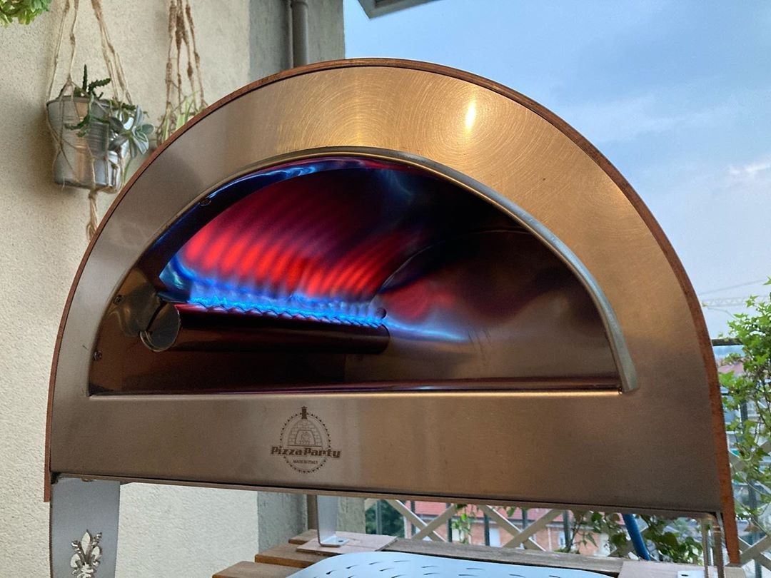 Forno a gas Ardore Pizza Party – dettaglio piano cottura in biscotto refrattario 3cm