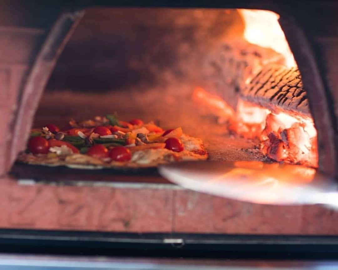 Frontalino Firenze stijl houtoven Pizza Party 70x70 met glazen deurtje, thermometer en Vesuvius pizzaschep