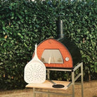 Horno de leña Pizza Party 70x70 color Cañón de Rifle sobre soporte para jardín, vista desde arriba