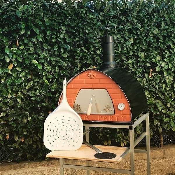 Houtgestookte pizzaoven Pizza Party 70x70, kleur geweermetaal op tuinstandaard, van bovenaf gezien