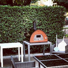 Horno de leña Pizza Party 70x70 color Cañón de Fusil, detalle de frontispicio estilo Florencia con boca optimizada